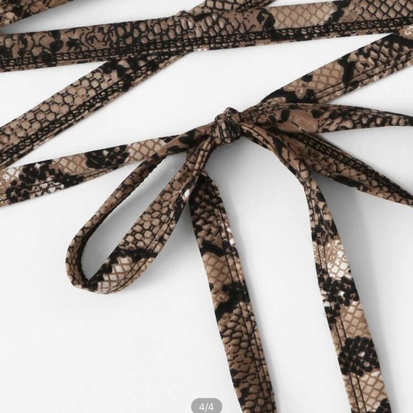 Snakeskin Print Cropped Tube Top - Picture 3 of 7